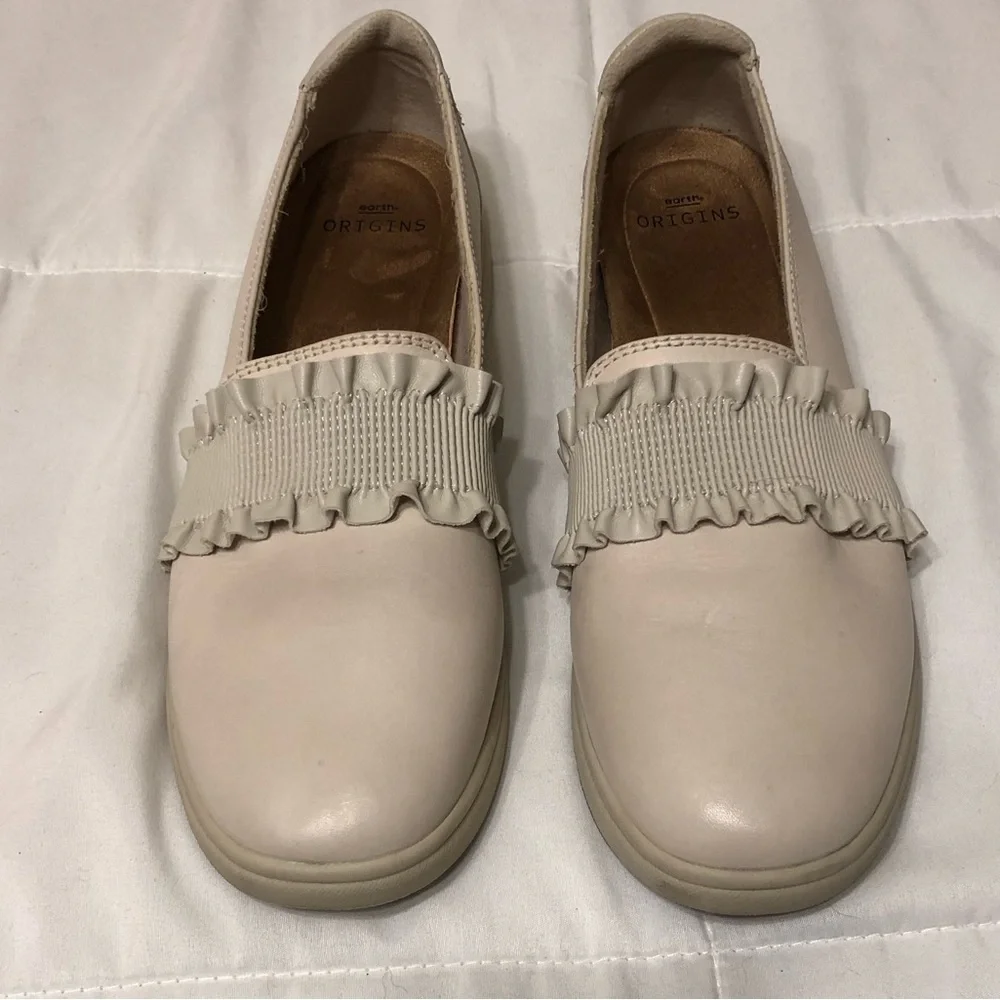 Origins Women's Beige Ruffle Elastic Slip-On Loafers